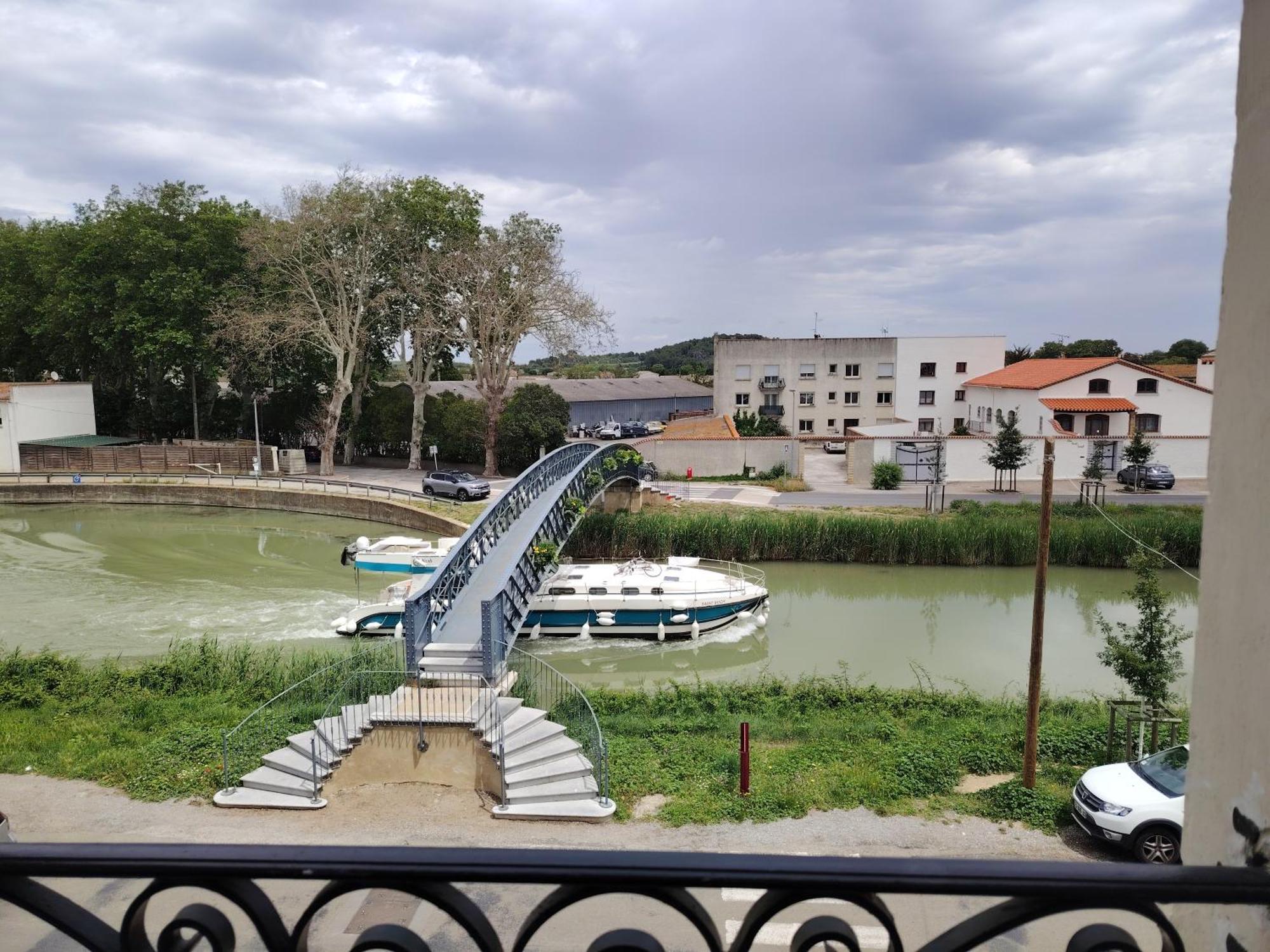 Sallèles-dʼAude Les Volets Bleus Bed & Breakfast エクステリア 写真