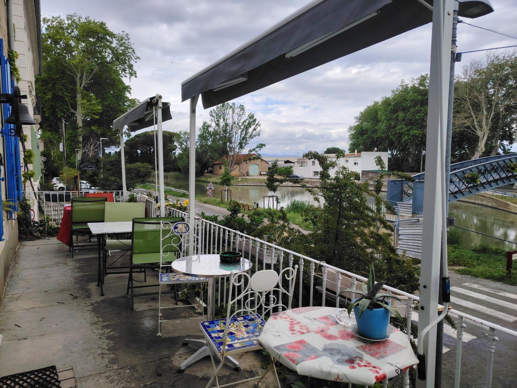 Sallèles-dʼAude Les Volets Bleus Bed & Breakfast エクステリア 写真